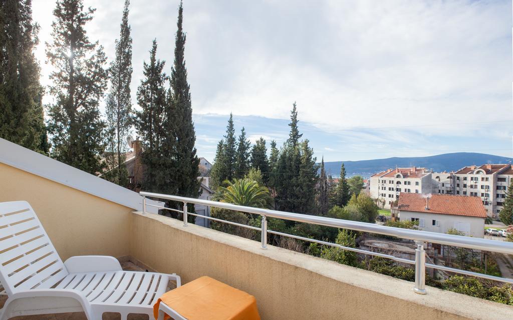 Apartments Viktoria ติวัต ภายนอก รูปภาพ