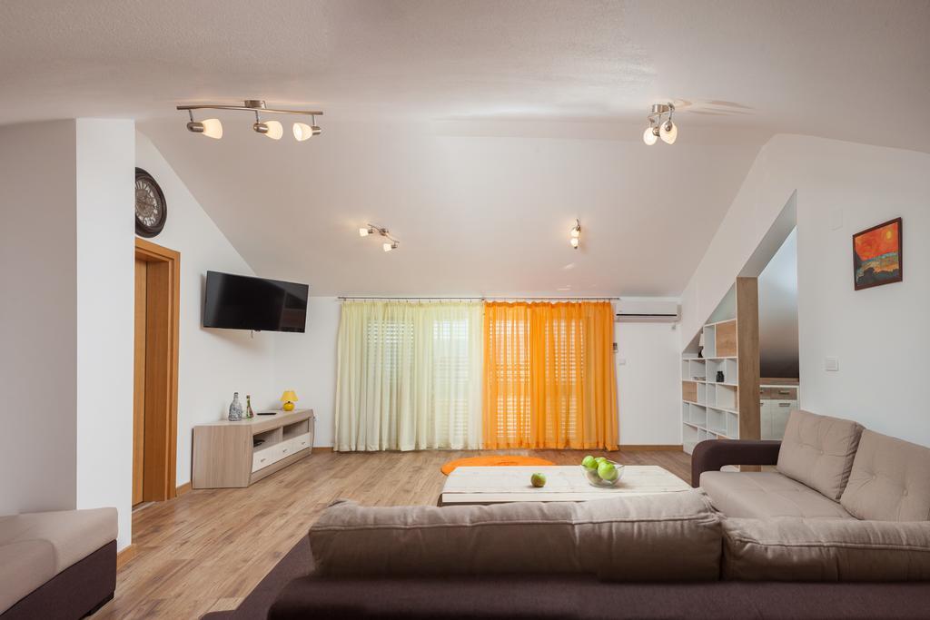 Apartments Viktoria ติวัต ภายนอก รูปภาพ