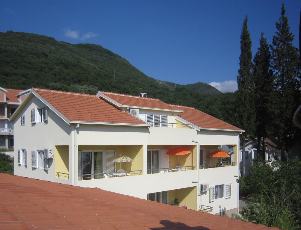 Apartments Viktoria ติวัต ภายนอก รูปภาพ
