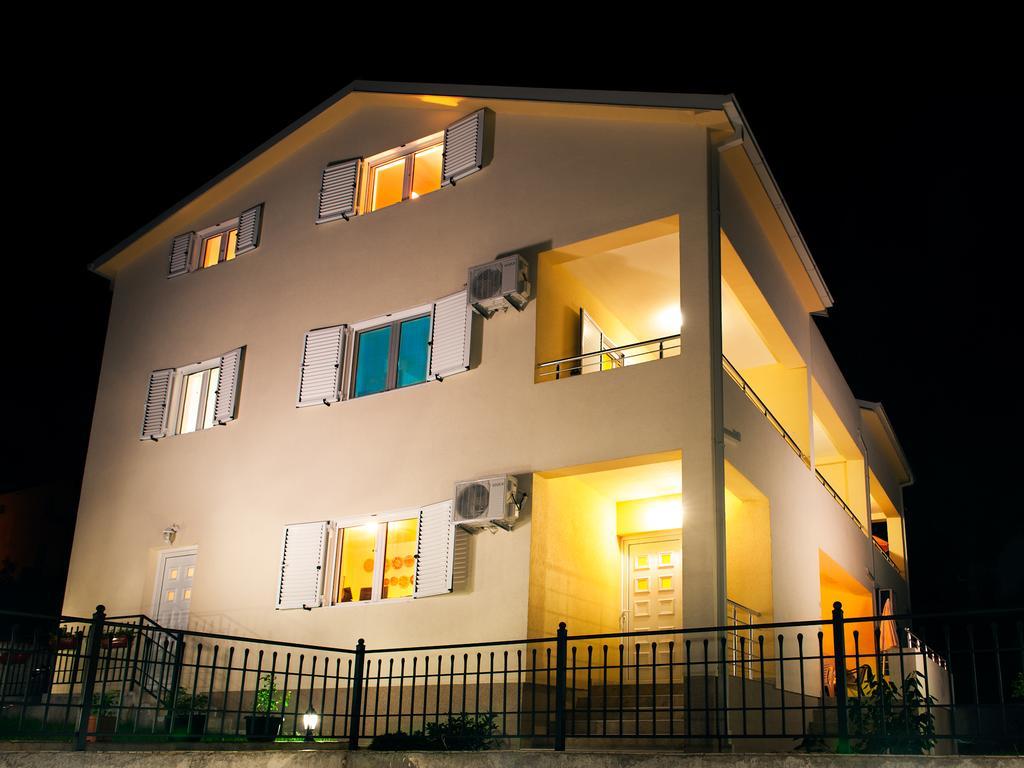 Apartments Viktoria ติวัต ภายนอก รูปภาพ