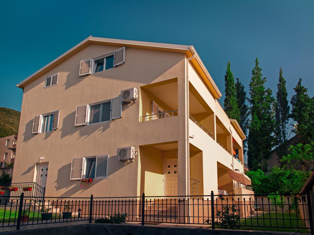 Apartments Viktoria ติวัต ภายนอก รูปภาพ