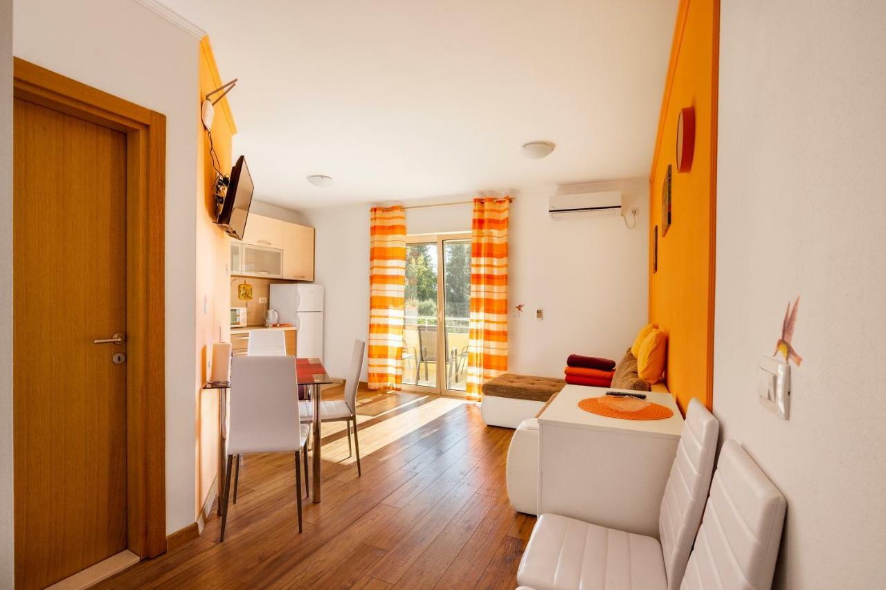 Apartments Viktoria ติวัต ภายนอก รูปภาพ